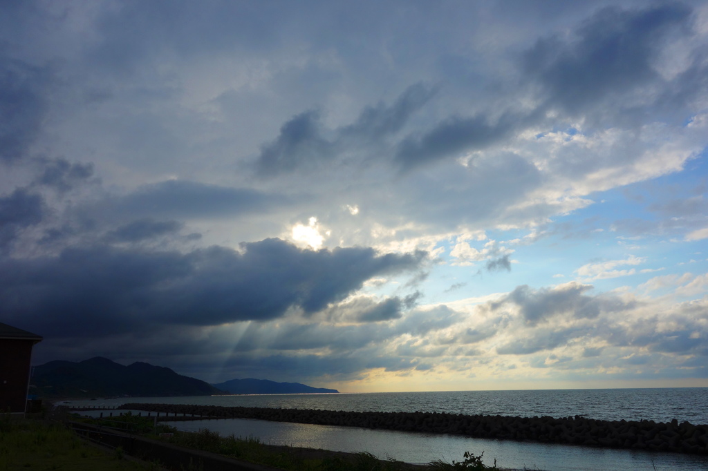 海の晴れ間で