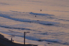 夕暮れの海で
