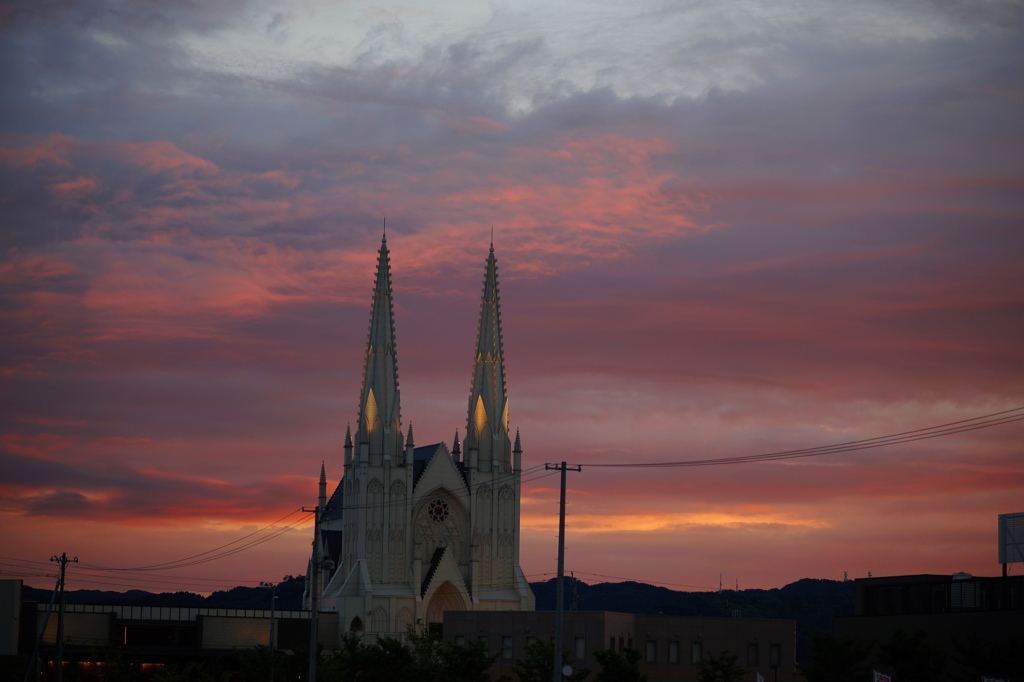 夕焼けの尖塔