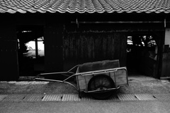 舟屋のリヤカー