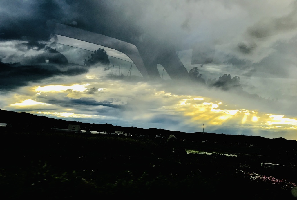 騒めく空