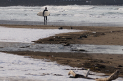 雪とサーファー