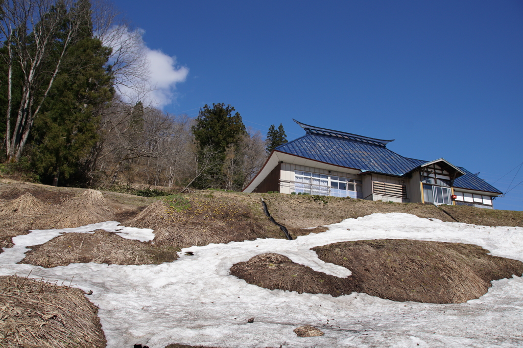 峠の残雪