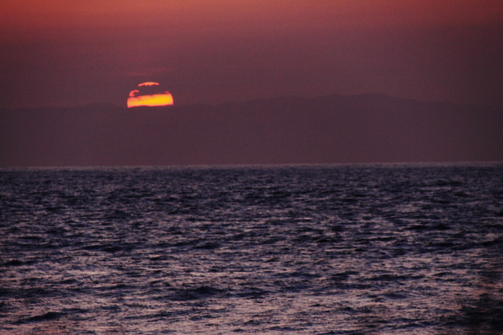 佐渡島に沈む夕日