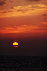 海と佐渡と夕日と雲と