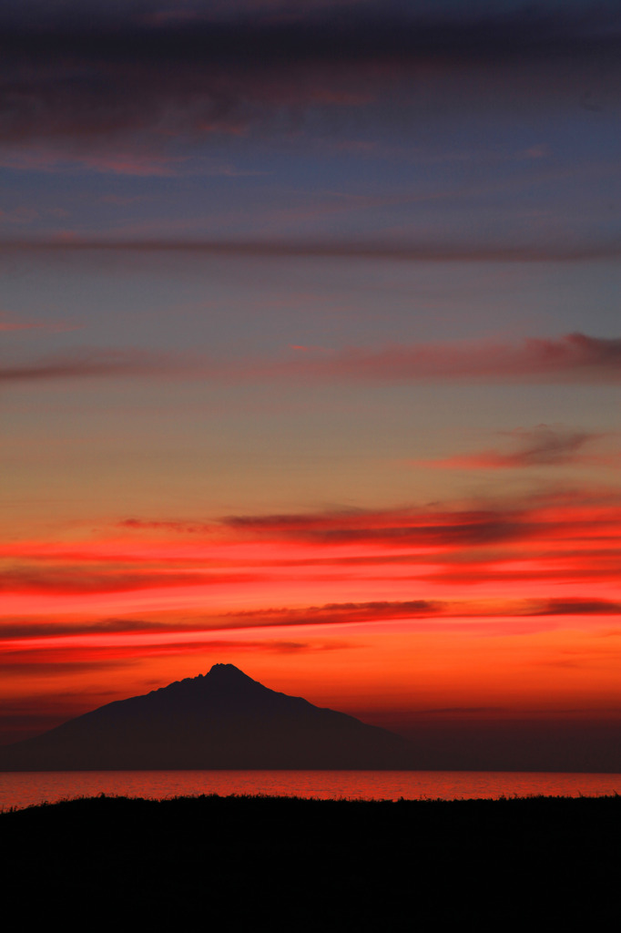 紅に浮かぶ北の富士