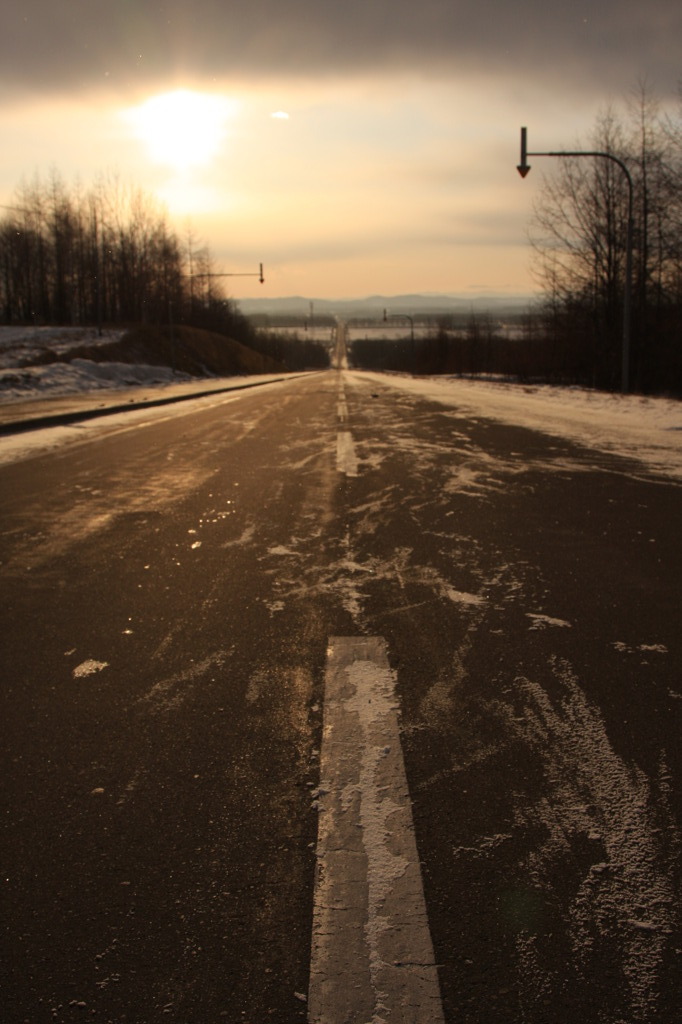 凍てつく道