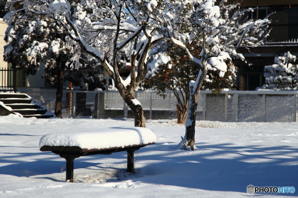 雪の児童公園