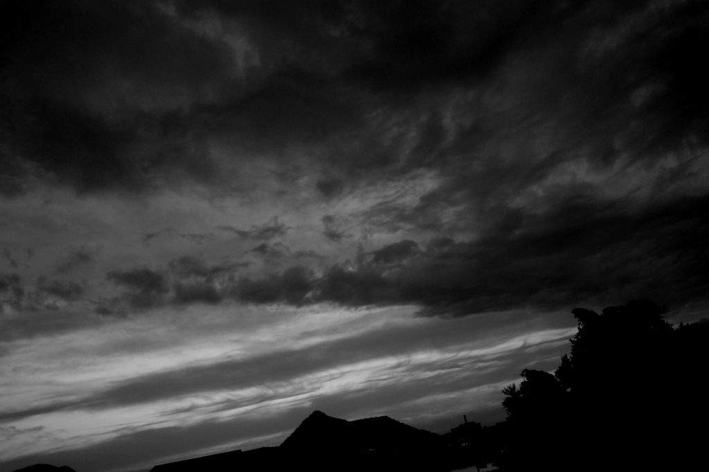空 モノクロ 090702