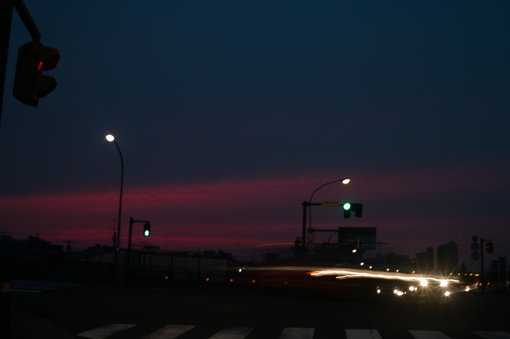 車窓からの夕暮れ