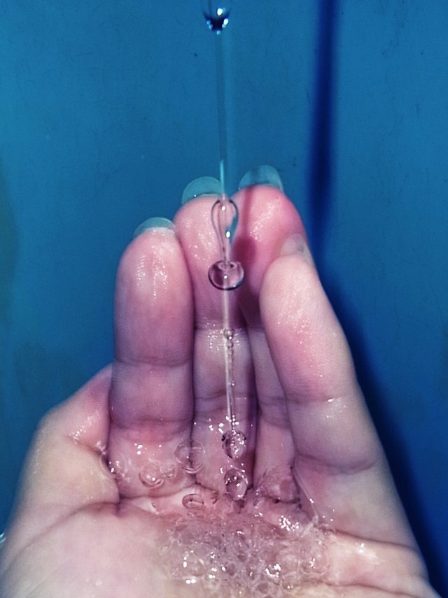 水が変形してキノコみたいになった