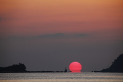 梶取岬のダルマ夕日