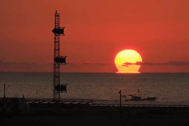 宇部空港のだるま朝日
