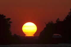 はなぐり岩の｢だるま夕日｣