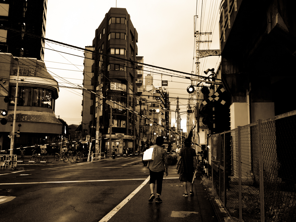 町屋の踏切