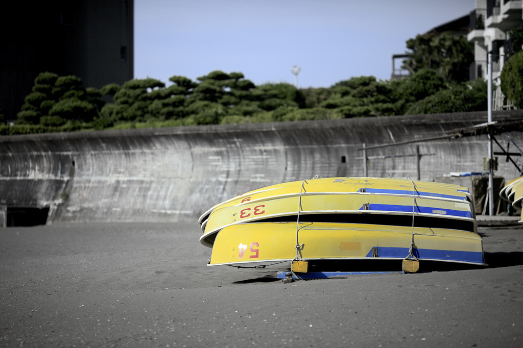 banana-colored boat