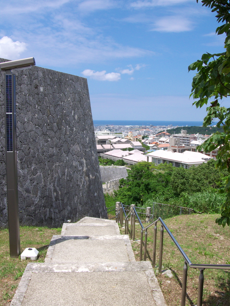 城壁と青い空