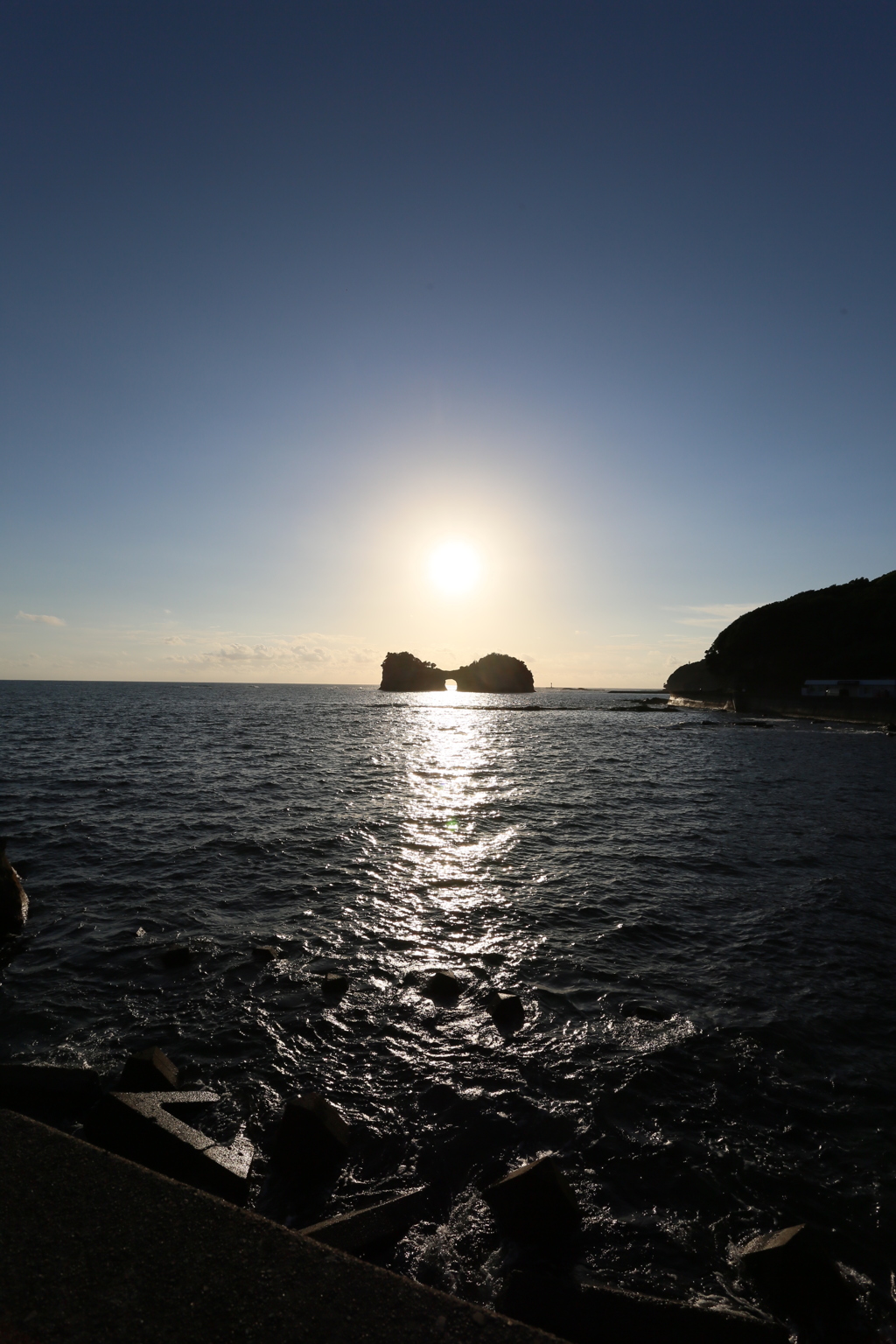 円月島