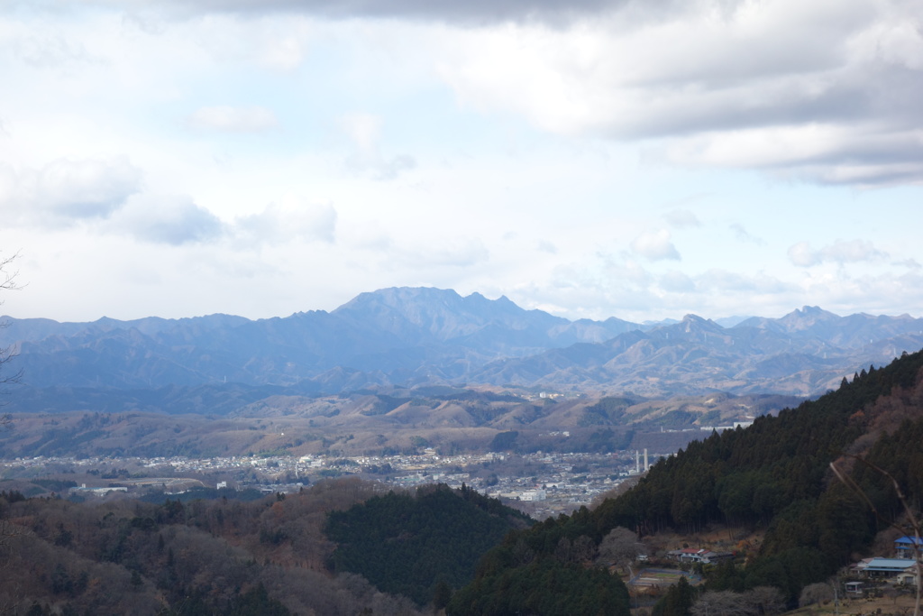 秩父を望む　定峰峠から　1