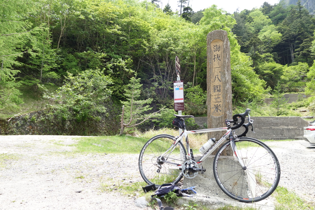 金精峠に立つ　海抜1843ｍ