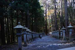 三峯神社　本殿へ続く道