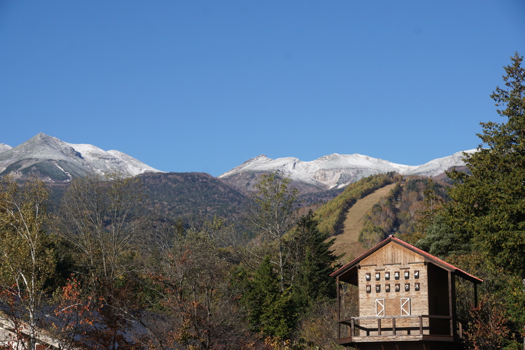 初冠雪の乗鞍　観光センターにて