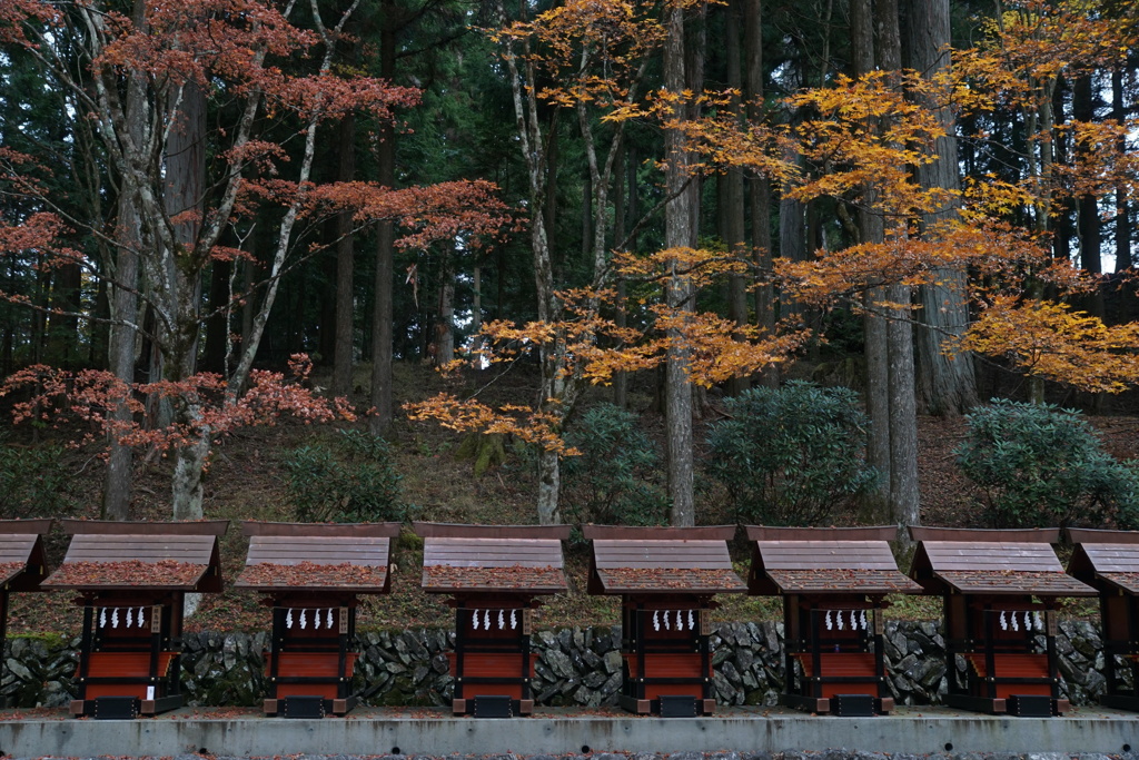 三峰神社摂末社