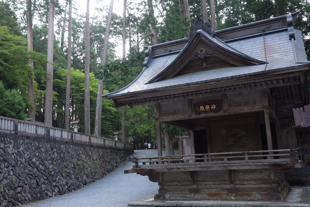 三峰神社　神楽殿