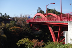 赤い橋　高津戸峡にて