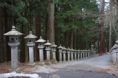三峰神社　本殿へ続く道