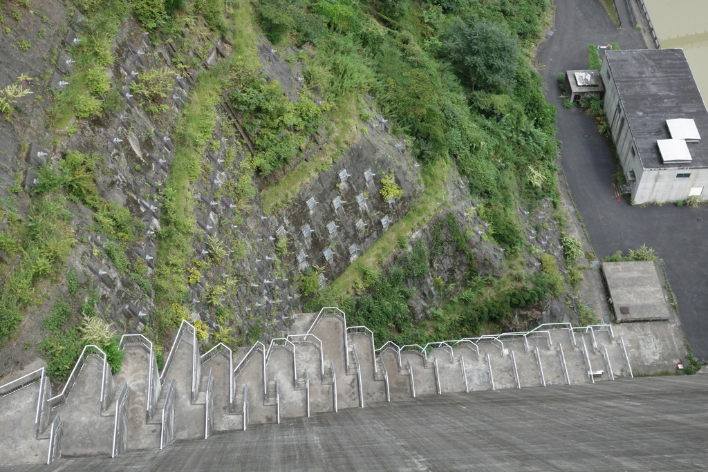 ダムの階段　2