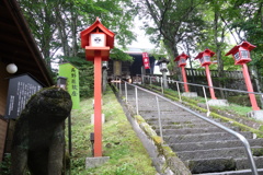 狛犬と石段　熊野神社にて