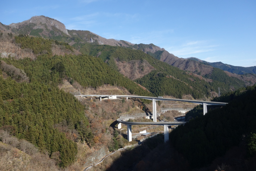ループ橋　滝沢ダムにて
