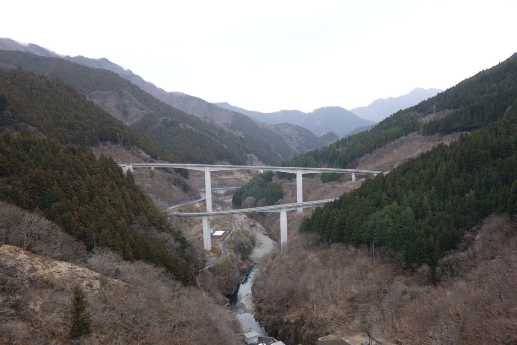 滝沢ダムにて　ループ橋