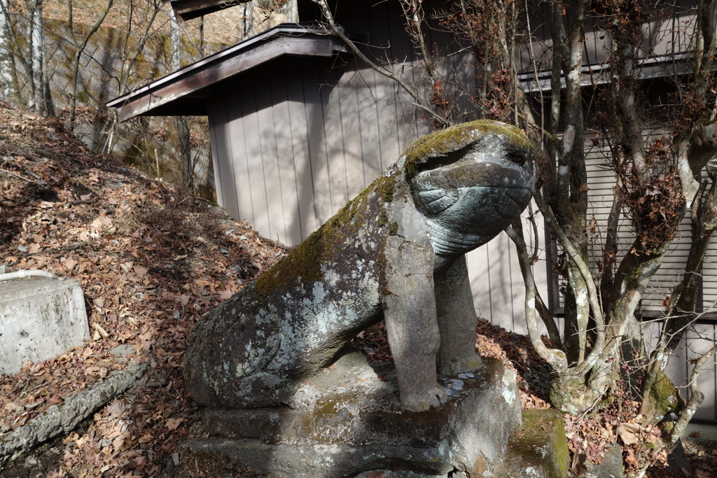 軽井沢熊野神社の狛犬