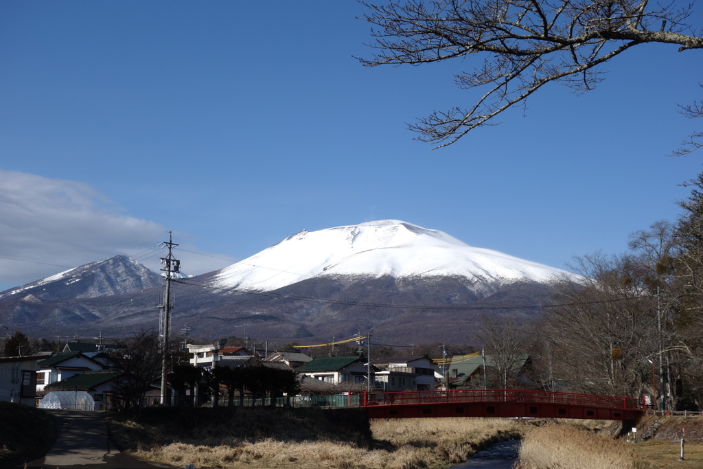 冬の浅間山　遠景