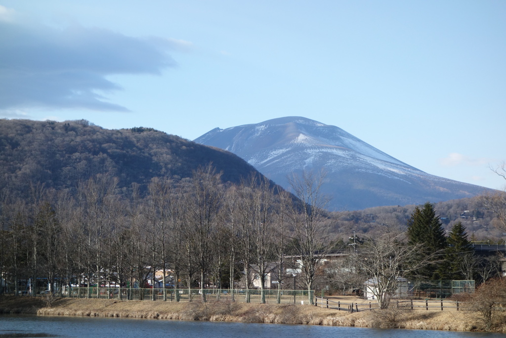 離山と浅間山　2　矢ケ崎公園にて
