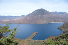 奥日光は今　半月山から　中禅寺湖