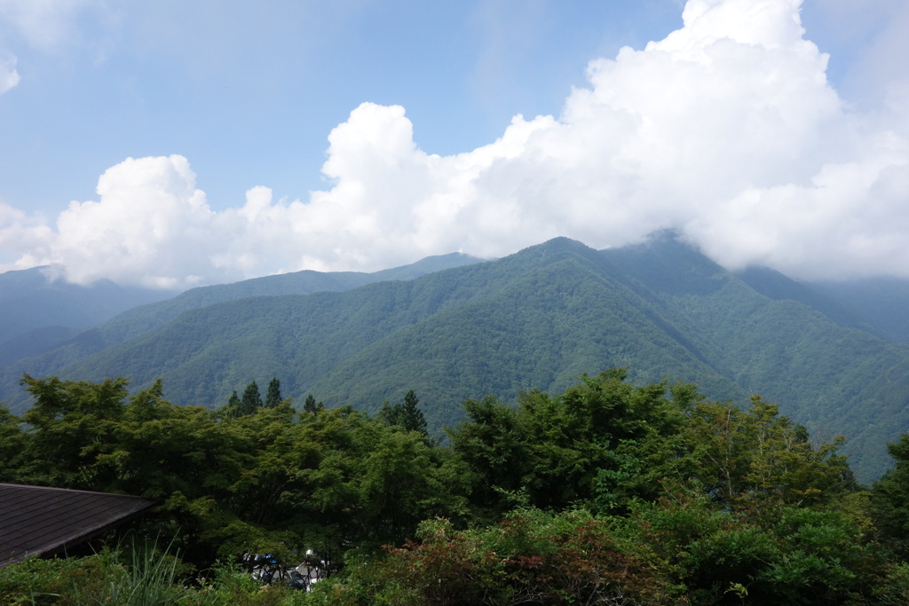 三峰神社　夏空