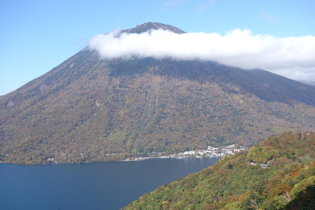男体山と中禅寺湖　半月山にて