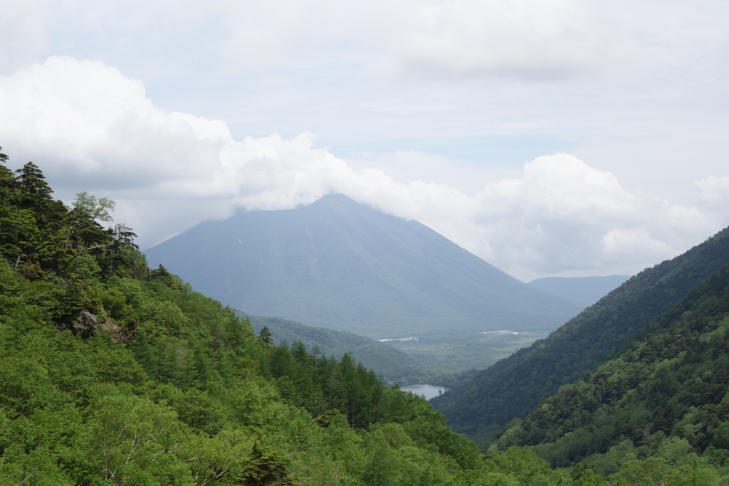 金精峠からの眺め　男体山