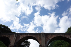 めがね橋と夏空