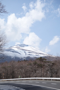 浅間山を臨む