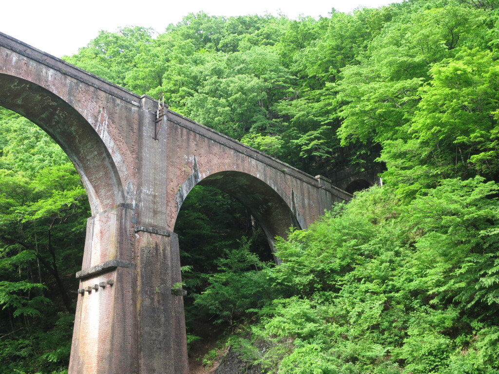 新緑のめがね橋