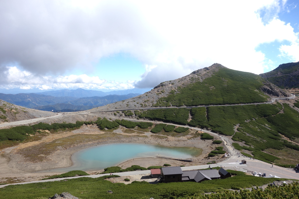 魔王岳から　鶴ケ池を臨む