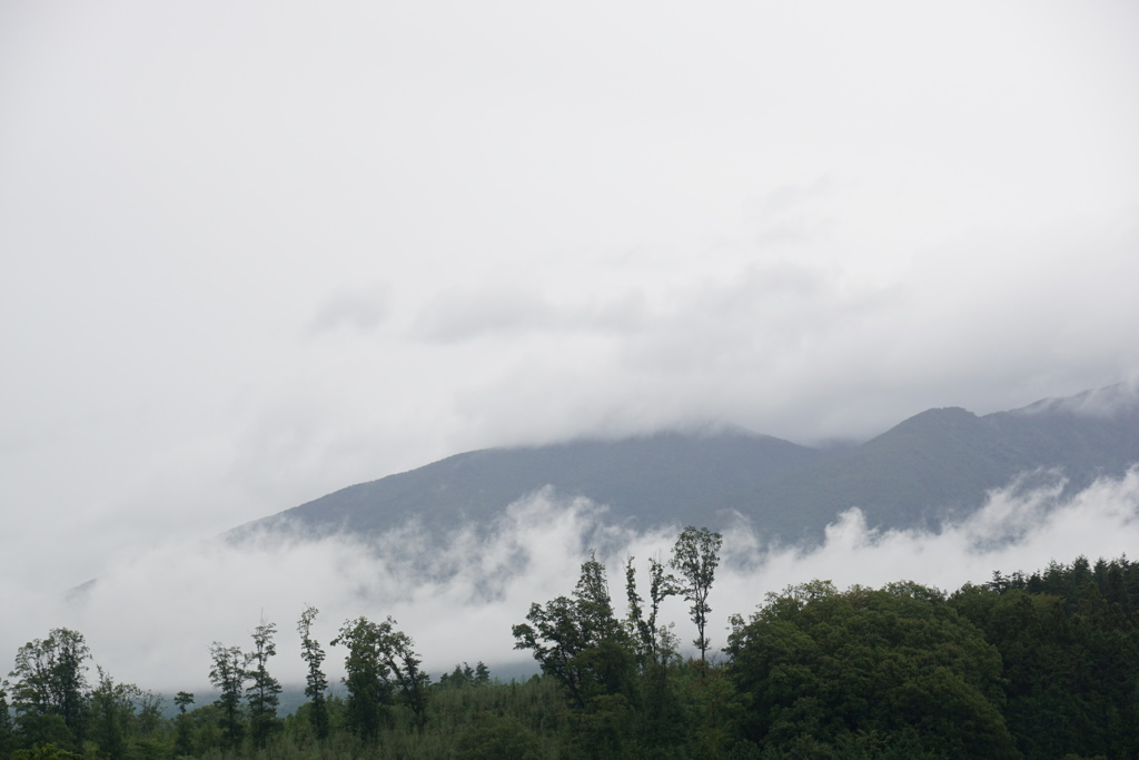 山間の景色