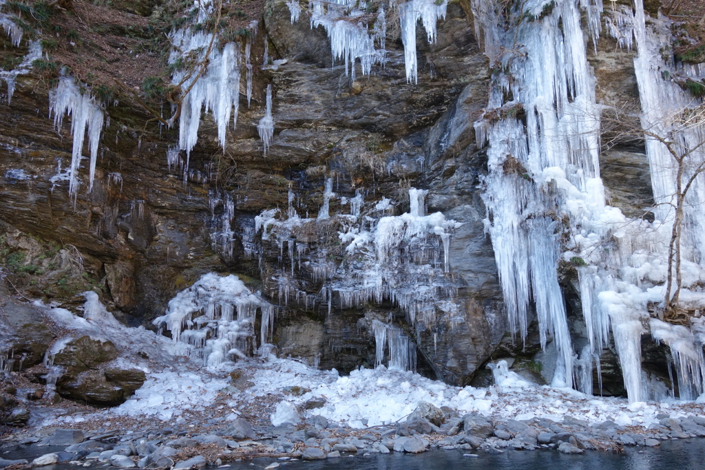 三十槌の氷柱　②