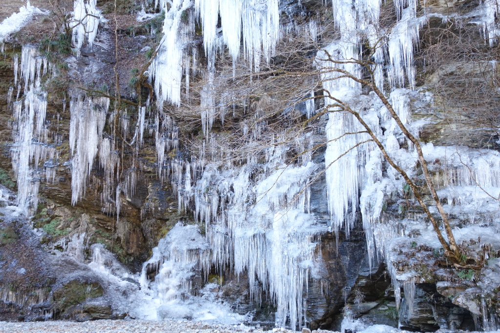 三十槌の氷柱　③