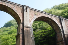 めがね橋と新緑