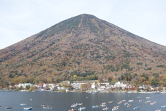 中禅寺湖と男体山